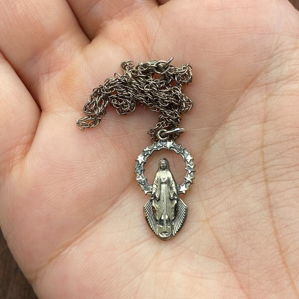 Vintage Creed 925 Sterling Miraculous Mary Medal Halo Pendant 14.5 Inch Chain
